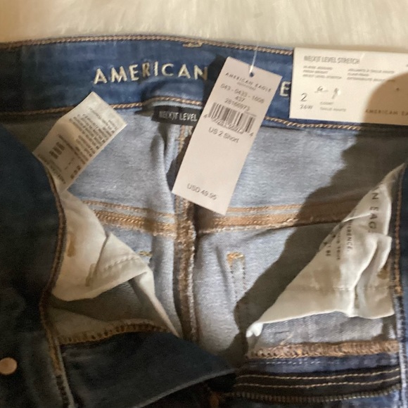 American Eagle Hi Rise size 2 short NWT - Picture 2 of 4